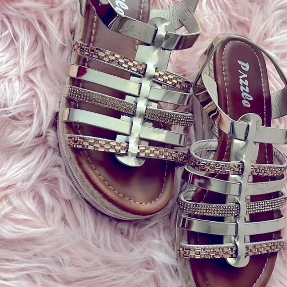 Sandals - Picture 3 of 3